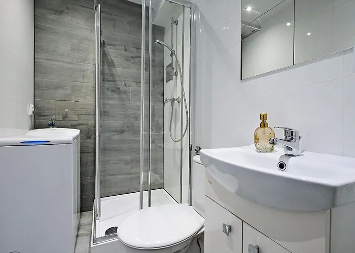 Golden Apartments/op32 *