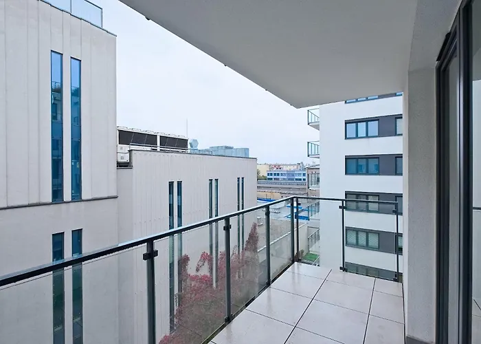 Golden Apartments/op32